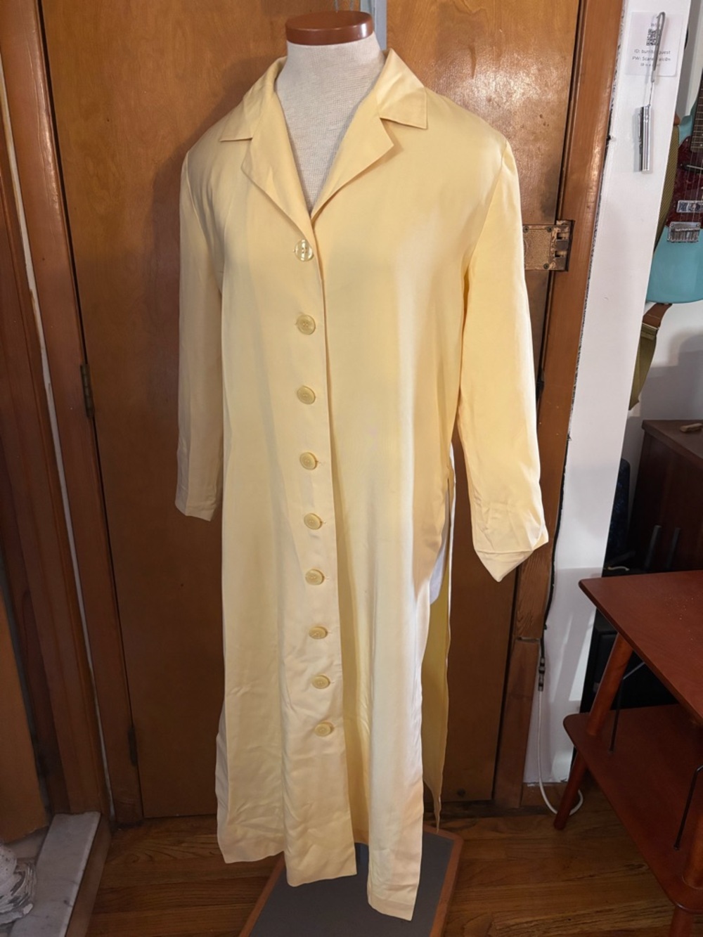 VINTAGE NEIMAN MARCUS: 100% SILK Longline Button-down Shirt SZ.6 (BUTTER YELLOW)